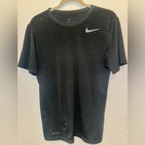 Nike Men's Gradient print honeycomb pattern Dri fit T-shirt- Charcoal & Black